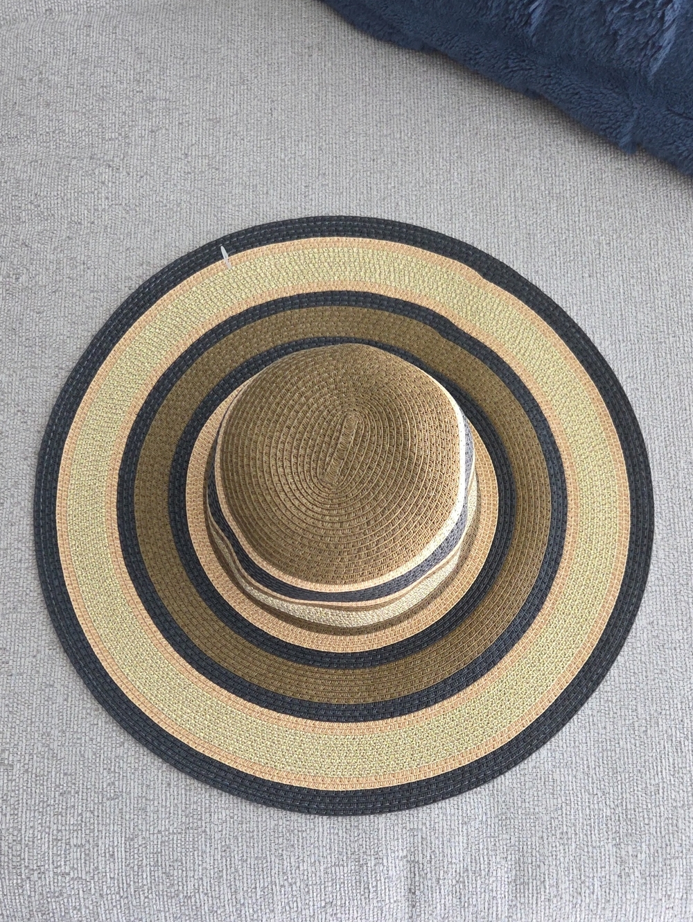 Collection 18 Wide-Brim Straw Hat in Brown, Black & Cream & Beach Tote